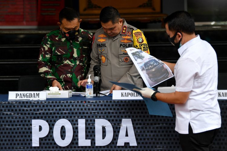 Polda Metro hingga Bareskrim Polri Buru 4 Pendukung Habib Rizieq
