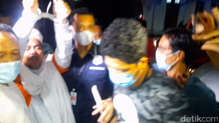 Habib Rizieq Resmi Ditahan, Sejumlah Massa Padati Petamburan