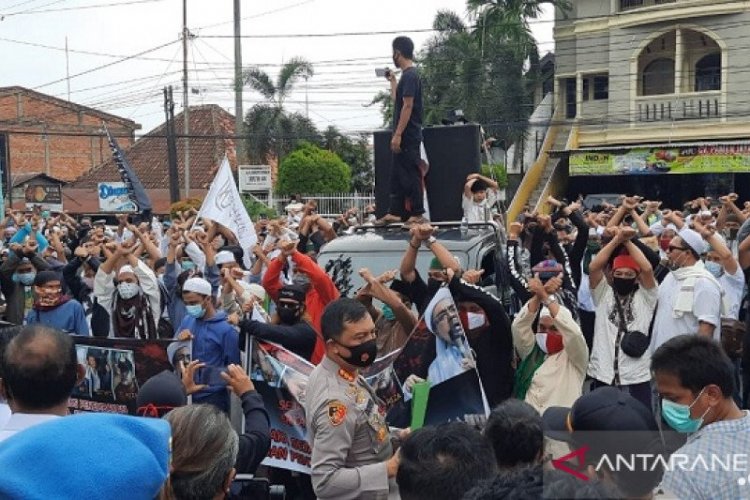 Kapolda Jambi Bubarkan Aksi Damai Aliansi Umat Islam Terkait Penembakan Laskar FPI