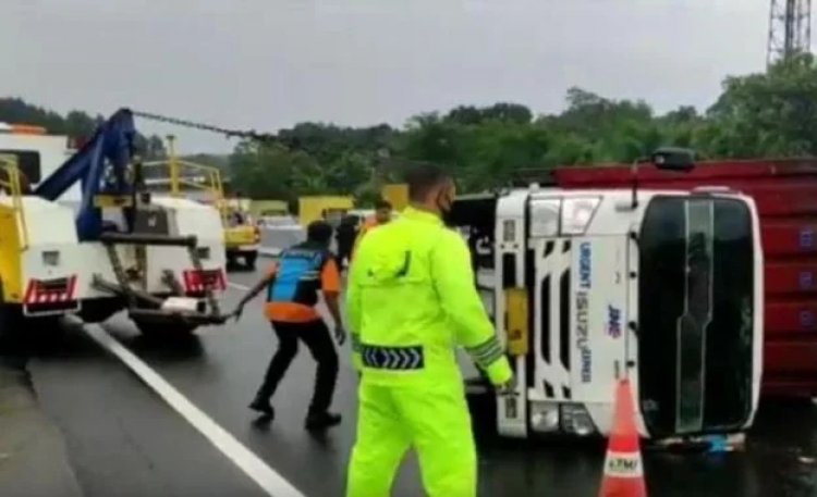 Chaca Eks Trio Macan Meninggal dalam Kecelakaan Beruntun di Tol Semarang