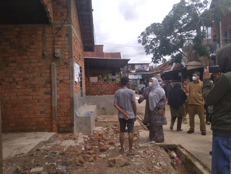 Perumahan di Jaluko Muarojambi Diterjang Banjir Parah, Bupati Masnah Salurkan Bantuan