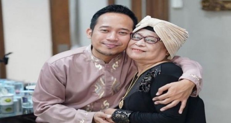 Innalillahi, Denny Cagur Berduka, Sang Ibu...