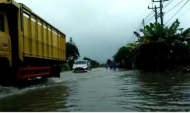 Banjir Genangi Jalur Majalengka-Indramayu