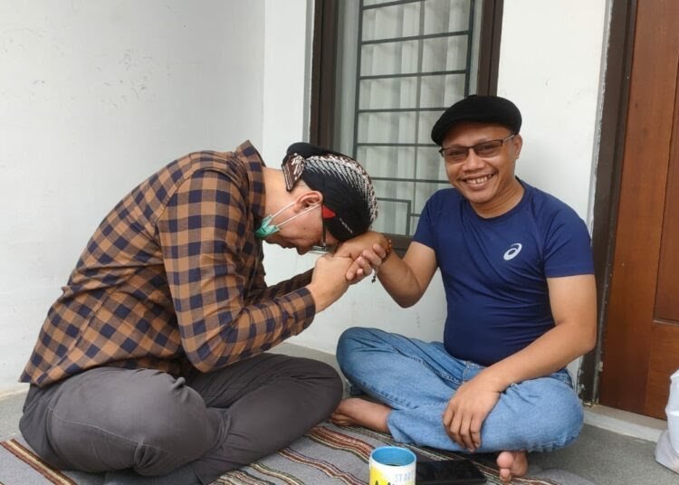 Biasanya Garang! Permadi Sungkem ke Cak Nanto: Hukum Tetap Berjalan....