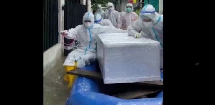 Polisi Rampas Ponsel Warga Rekam Pemulasaran Jenazah Covid-19