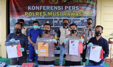 Duit Bansos Covid-19 untuk Judi Togel, Oknum Kades di Musi Rawas Ini Terancam Hukuman Mati