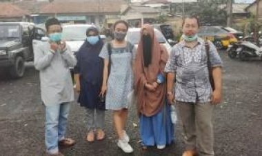 Pelihara 70 Anjing Liar, Wanita Bercadar Ini Didatangi Ormas, Kisahnya Viral