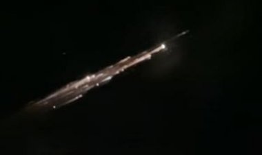 Viral! Cahaya Diduga Meteor di Langit Oregon, Netizen: Superman Itu yang Turun...