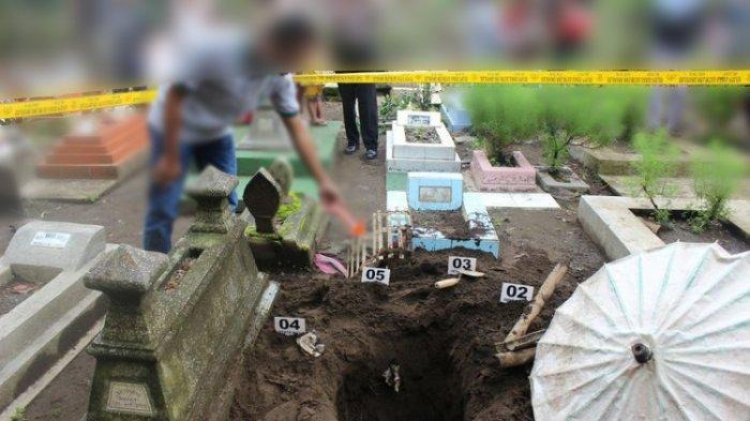 Bikin Merinding! Makam Satu Keluarga Dibongkar, Mata Mayat Melotot Semua