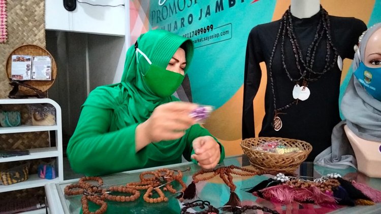 Mendadak, Ketua Persit Korem 042/ Gapu Datangi Galeri UMKM Muarojambi