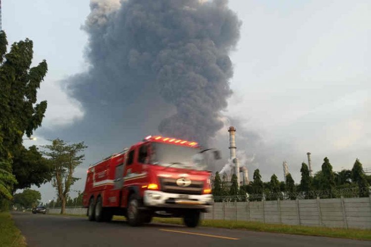 Ratusan Warga Panik dan 950 Orang Mengungsi, akibat Kebakaran Hebat Kilang Balongan