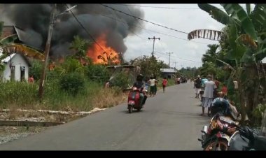 Kebakaran Hebat Terjadi di Tungkal Ilir, 3 Rumah dan 2 Sepeda Motor Terbakar
