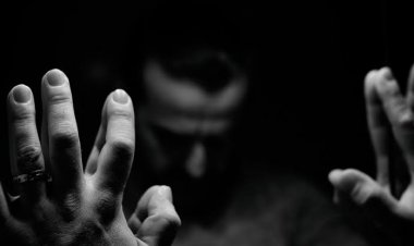 Eks Pramugara Ini Curhat di Medsos, Ngaku Dilecehkan Pria Make Up Artis Ternama