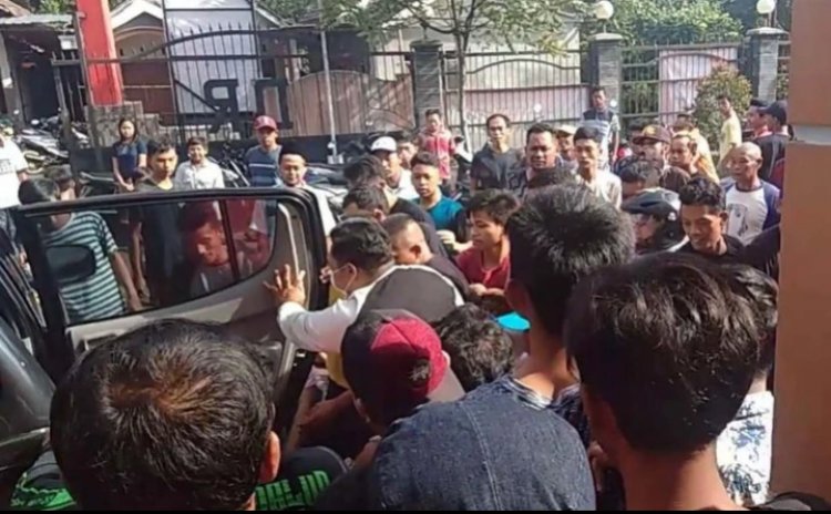 Aisyah, Gadis Cantik Ini Hajar Jambret Nekat Hingga Jatuh Tersungkur