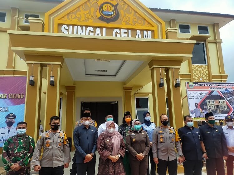 Bupati Masnah Bersama Kapolda Resmikan Gedung Kantor Polsubsektor Sungai Gelam