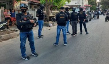 Heboh! Densus 88 Geledah Eks Markas FPI di Makassar, Warga: Tidak Tahu, Tiba-tiba Banyak Polisi di Sini