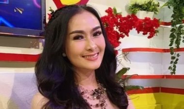 Mau Pamer Lebaran Keluarga, Outfit Iis Dahlia Terbuka, Haters: Sudah Tua Nggak Sadar Diri...