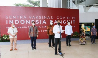 Tinjau Vaksinasi di RSUI, Jokowi Minta Target Masuk 700 Ribu Perhari