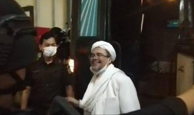 Bentrokan Pendukung dengan Polisi, Habib Rizieq: Selamat Tinggal Demokrasi....