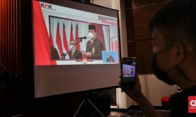 Firli Bahuri Lantik 1.271 Pegawai KPK, Eks Direktur Sujanarko: Tentu Kabar Baik bagi Oligarki....