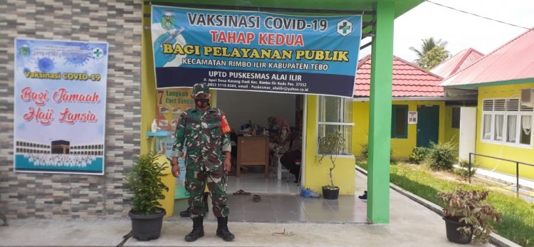 Pantau Vaksinasi Lansia, Babinsa Heri Edukasi Warga Agar Jangan Takut Disuntik