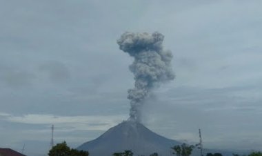 Gunung Sinabung Erupsi, Tinggi Kolom 500 Meter: Masyarakat Diimbau Gunakan Masker.....