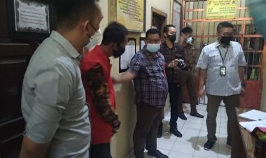 Gunakan Batik Coklat, Mantan Pj Kades Kelahiran Bupati Masnah Ini Ditahan Kejari