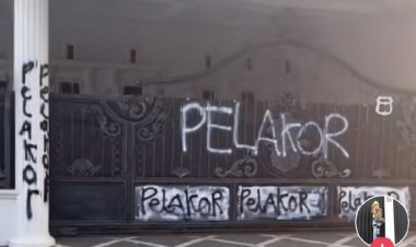 BIKIN HEBOH! Rumah Mewah Jadi Korban Vandalisme Tulisan 'Pelakor', Netizen: Istri Cerdas Nih.....