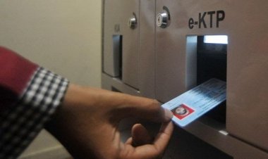 Viral Fotokopi e-KTP Persulit Vaksinasi, Tretan Muslim: Darurat Woy! Kok Harus Fotokopi, Halo @KemenkesRI