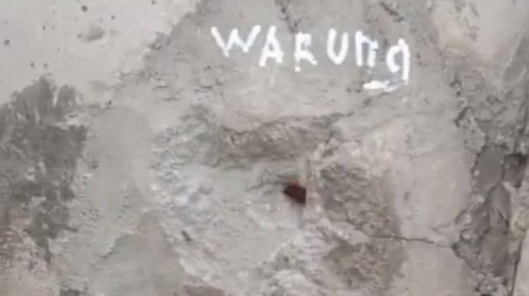 Viral Warung Unik Tak Biasa, Pelanggan Ngintip, Netizen: Drive Thru Edisi Jongkok dan Lempar