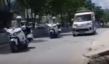 Jokowi Biarkan Ambulans Melintas, Netizen: Keren, Presiden Saja Ngalah Sama Ambulance, yang Menghalangi Siapa Lo?