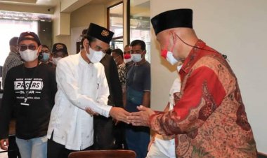 Gubernur Sumbar Jumpa UAS, Ini Nasehat Ulama Kondang Soal Konversi Bank Nagari