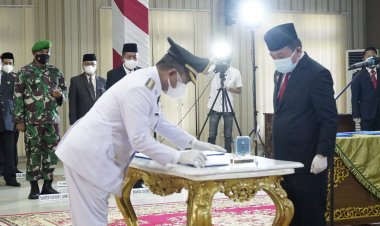 Akhirnya Guru Ini Dilantik Muridnya Sendiri Sebagai Bupati Merangin