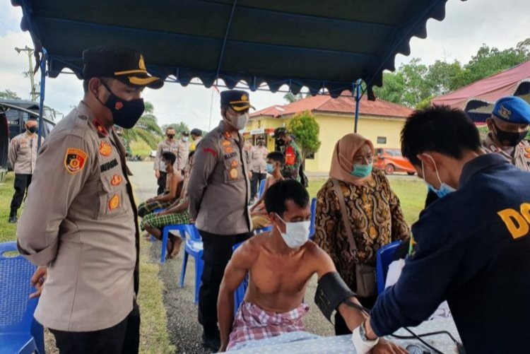 Ajak Suku Anak Dalam Ikut Vaksinasi, Kapolres Bungo: Target 100 Orang Divaksin