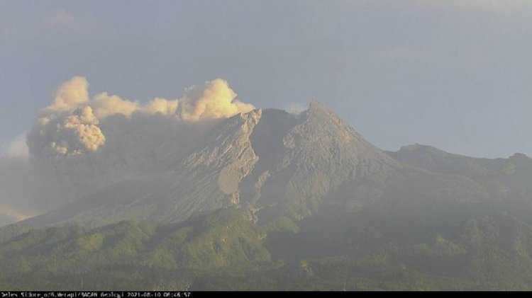 Waspada! Gunung Merapi Erupsi dan Keluarkan Awan Panas Sejauh 3 KM