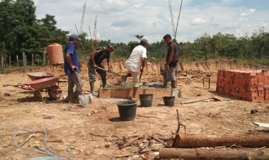 Satgas TMMD dan Warga Tebo-Jambi Gotong Royong Bangun Rumah Guru Honorer, Dandim: Budaya Ini Terus Dilestarikan