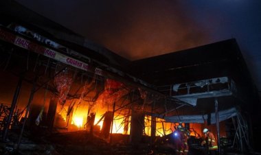 Kebakaran Hebat Swalayan di Cilandak KKO, Tak Ada Korban Jiwa