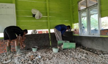 Kebut Plaster Masjid Al Muhajirin, Dansatgas: Kita Ingin TMMD Membawa Perubahan Bagi Masyarakat