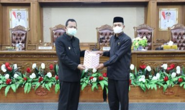 Wakil Ketua DPRD Muarojambi Pimpin Paripurna Pandangan Fraksi