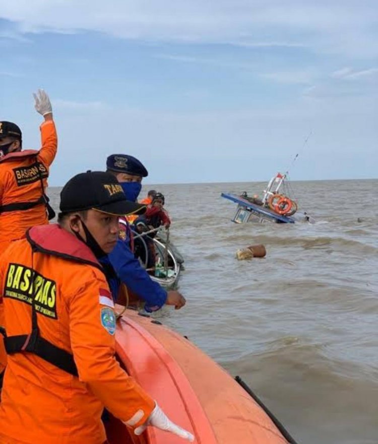 Sedang Tarik Jaring, Nelayan Asal Tanjab Barat Terjatuh di Perairan Pulau Berhala