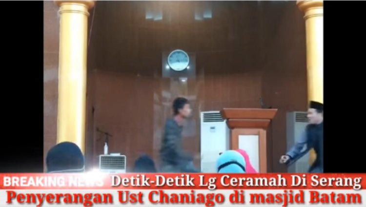 Viral! Ustadz Abu Syahid Chaniago Diserang Saat Ceramah, Emak-emak Pengajian Mengamuk Pukul Pelaku