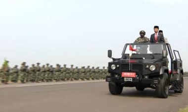 Jokowi Cek 3.203 Pasukan Komcad Gunakan Mobil Komando: Perkokoh Sistem Pertahanan Negara
