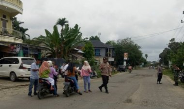 Razia Kartu Vaksin, Polsek Muko-muko dan Pemdus Stop Warga Melintas di Jalan: Sekitar 200 Orang Divaksin Kali Ini