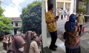 Detik-detik Gempa 5,3 Magnitudo Goyang Malang, Warga Berhamburan Lari
