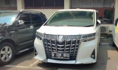 Warna Mobil Alphardnya Berubah Jadi Putih, Begini Alasan Rachel Vennya