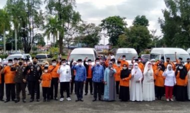 Bupati Bungo Mashuri Lepas Keberangkatan Peserta MTQ Kafilah Kabupaten Bungo Tingkat Provinsi Jambi ke-50