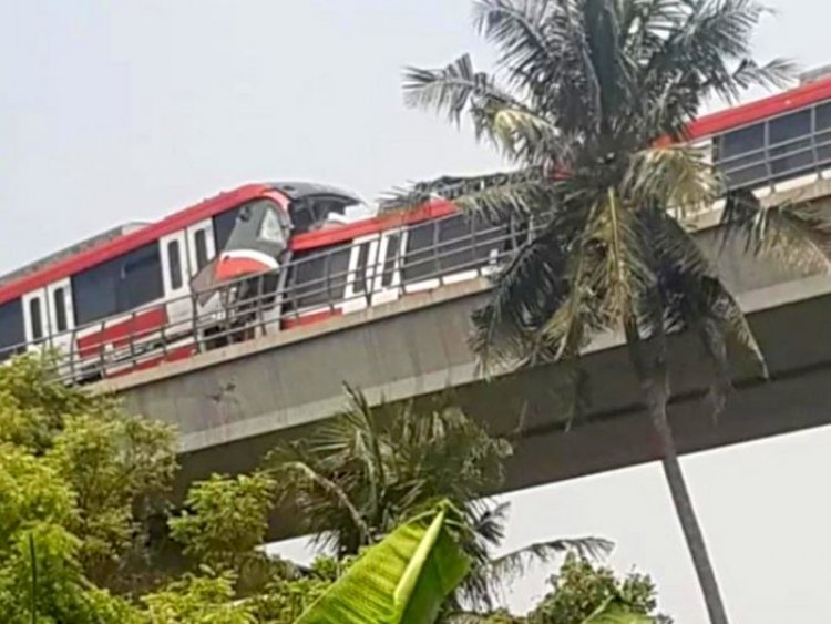 Kereta LRT Tabrakan Hingga Ringsek saat Uji Coba di Jalur Munjul Jakarta Timur