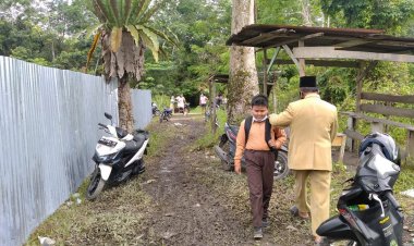 Sekolahnya Ditutupi Pagar Seng oleh Warga, Pelajar SDN 135 Kota Jambi Ini Kesulitan Masuk