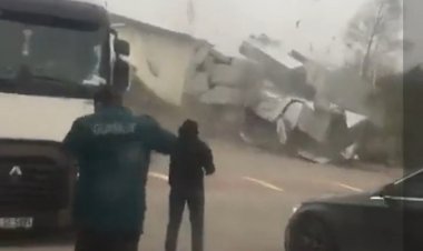 Badai Kuat Landa Istanbul Turki Diketahui Empat Orang Tewas, Berikut Foto Kondisinya