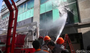 Gedung Cyber 1 Terbakar, Damkar Sesalkan Laporan Terlambat, Dua Tamu Tewas
